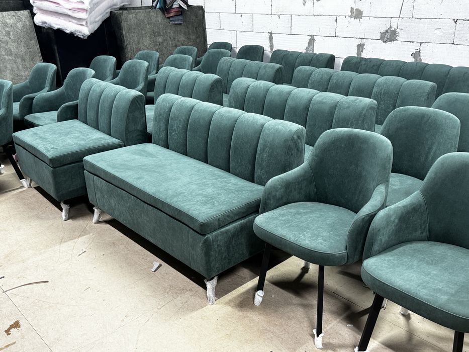Меблі для кафе та ресторанів Дивани, крісла, стільці від виробника