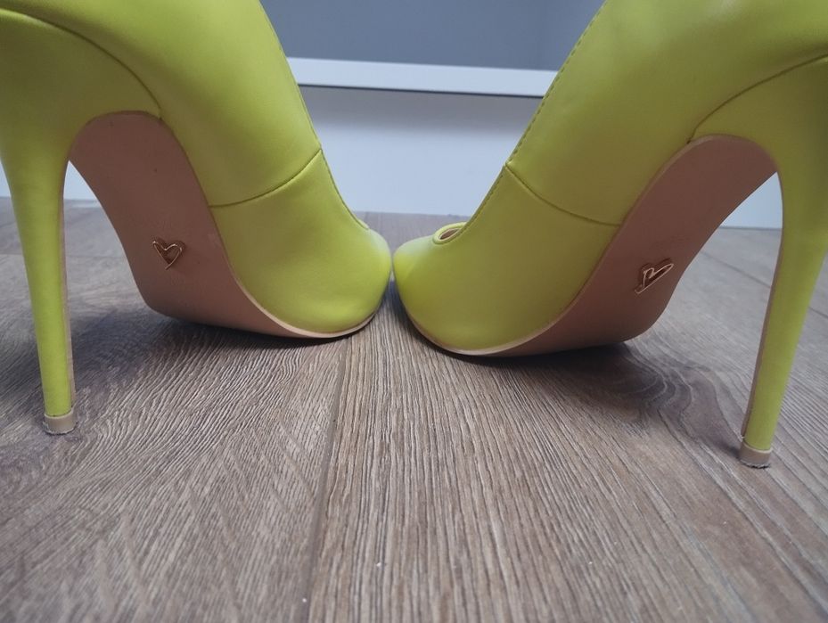 Szpilki limonka dezee 39