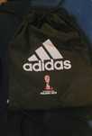 Oryginalny plecak ze sznurkami Adidas.