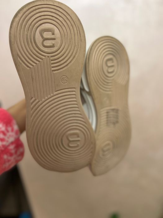 Кросівки жвночі 39 р Vitto Rossi Baldinini