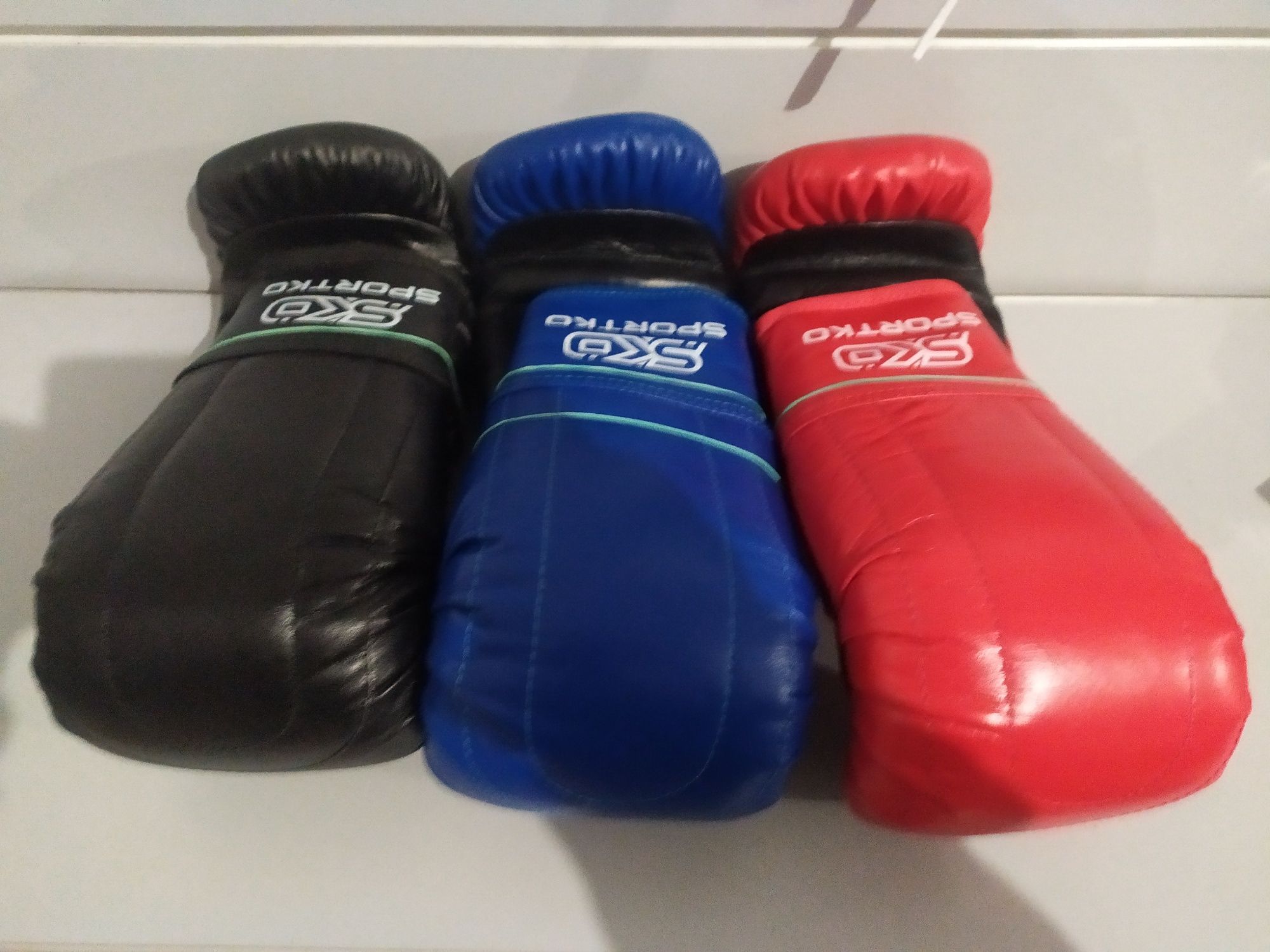 Снарядные Боксерские кожаные  перчатки Бинты Груши для бокса Sportko