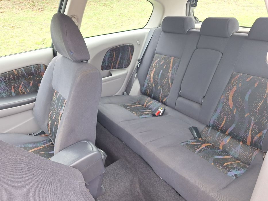 Nissan Almera 2.2 Turbo diesel 5 lugares