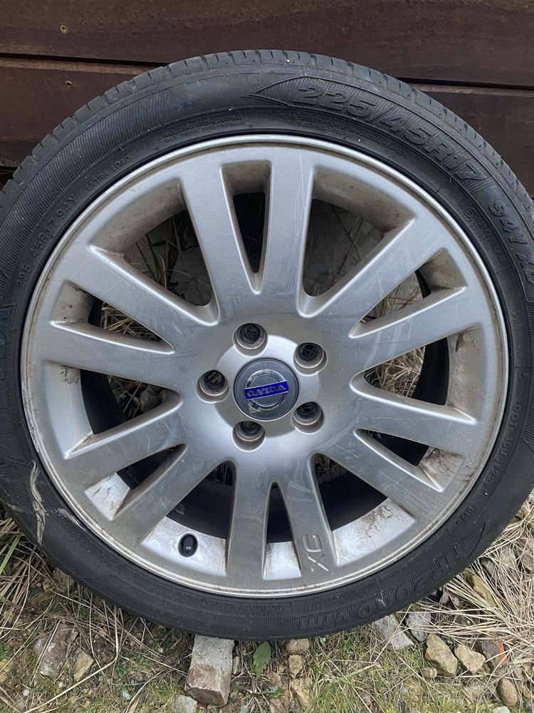 Komplet kół felgi opony volvo v70 xc70 225/45 r17