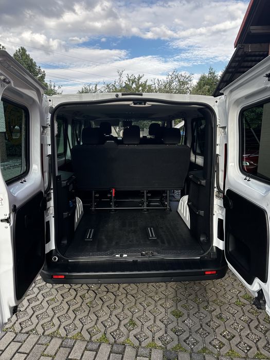 Wypożyczenie, Wynajem Busa Renault Trafic 9os
