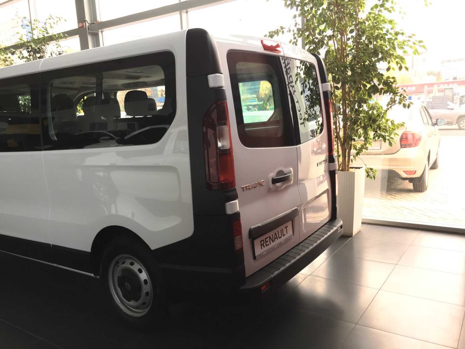 Оригінальний задній STOP-ліхтар на двері Renault Trafic 2020