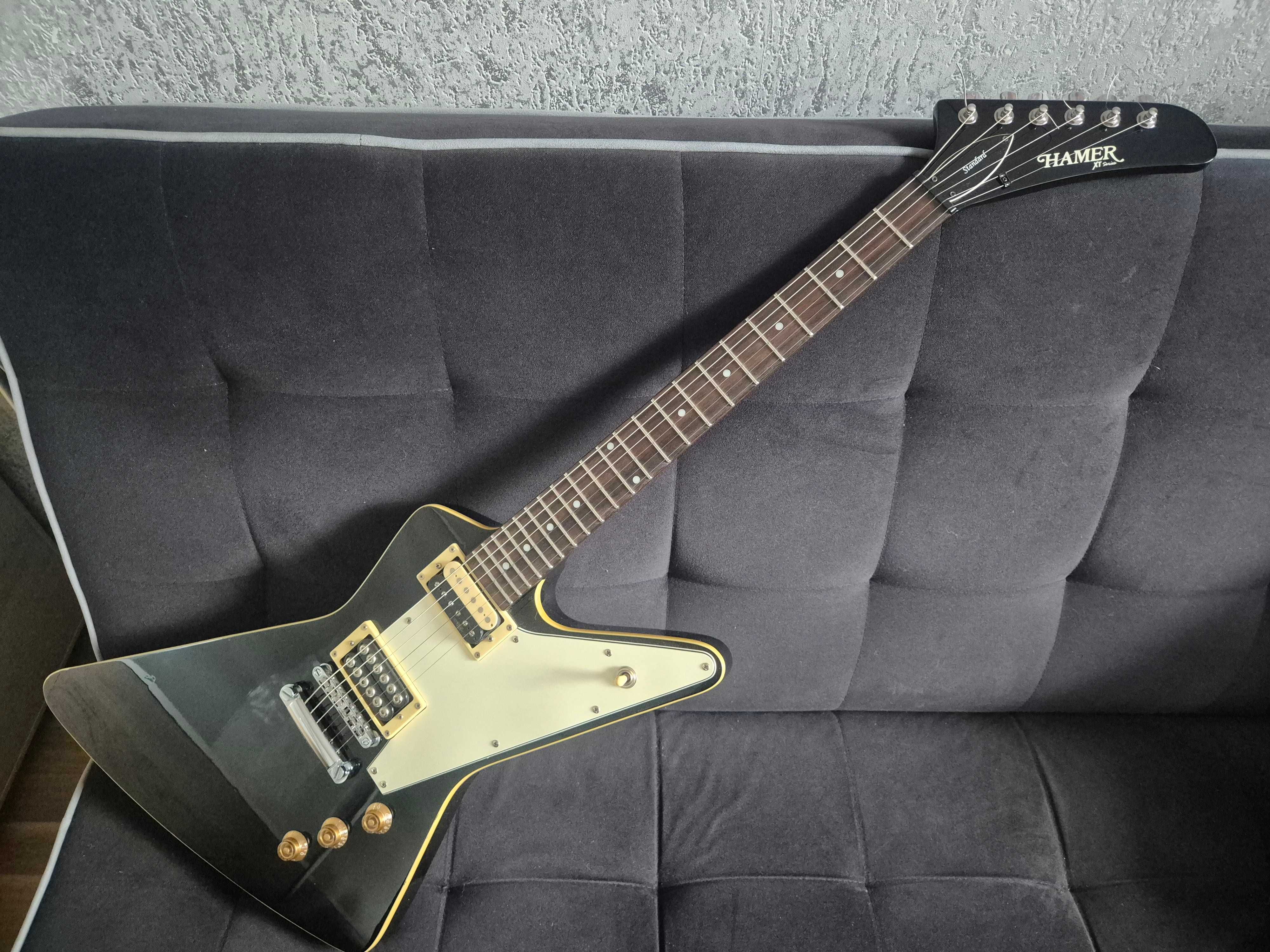 Gitara elektryczna Hamer XT Series Explorer in Black ze wzmacniaczem