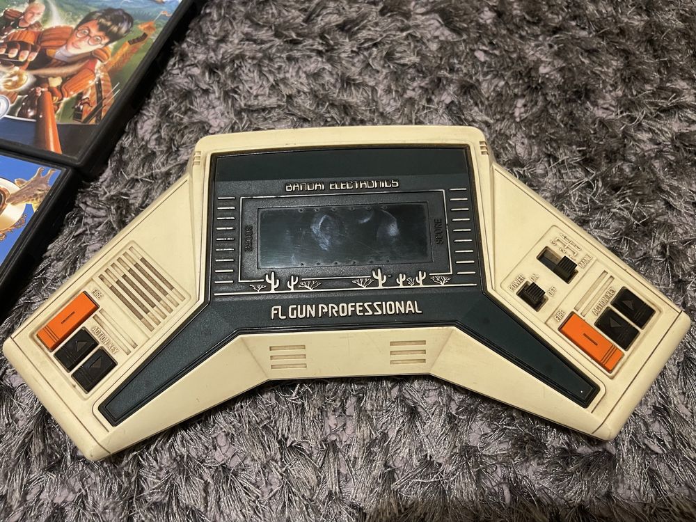 Conjunto 26 jogos e jogo eletrónico  de 1980 a funcionar