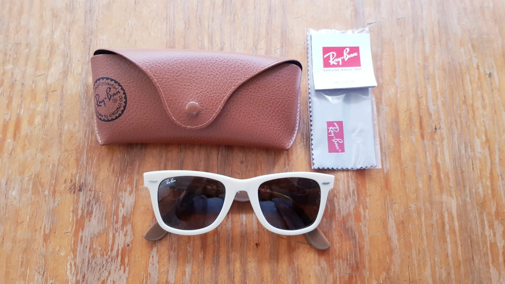 Óculos de sol / óculos escuros Ray Ban novos, com caixa. 55e cada