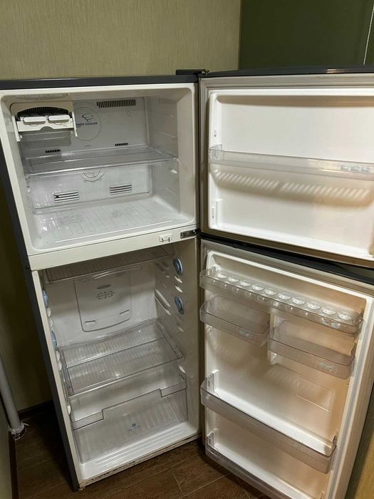 Холодильник Samsung под ремонт.