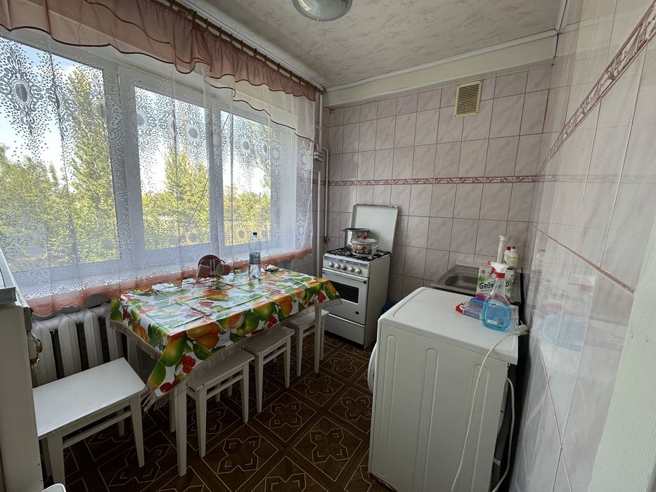 В районе  ТЦ «Орбита» Сдам 2х комн. кв-ру. 2 этаж, Космонавтов, 26