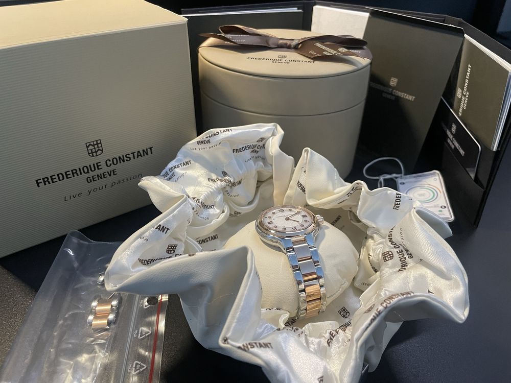 Zegarek damski Frederique Constant Horological Smartwatch uszkodzony