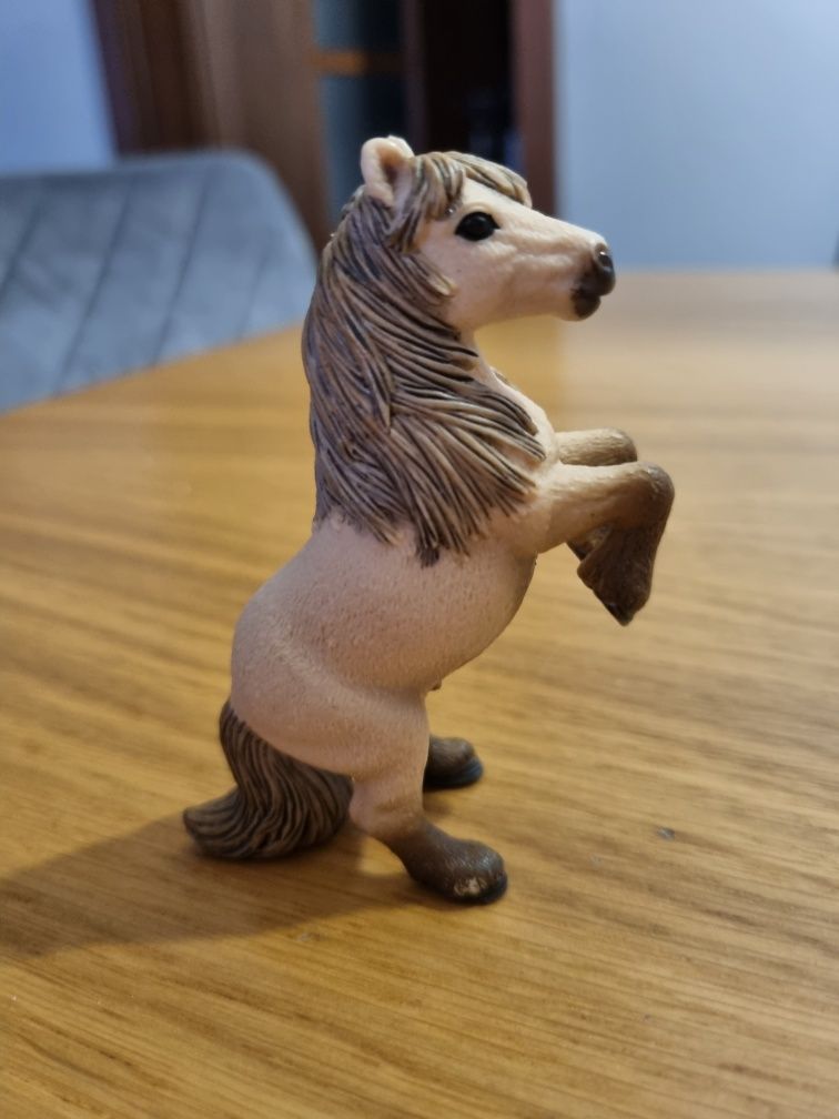 Kucyk schleich figurka