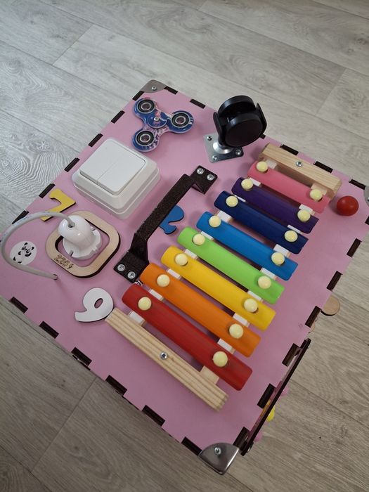 Бізі куб для дівчинки від 6+ місяців