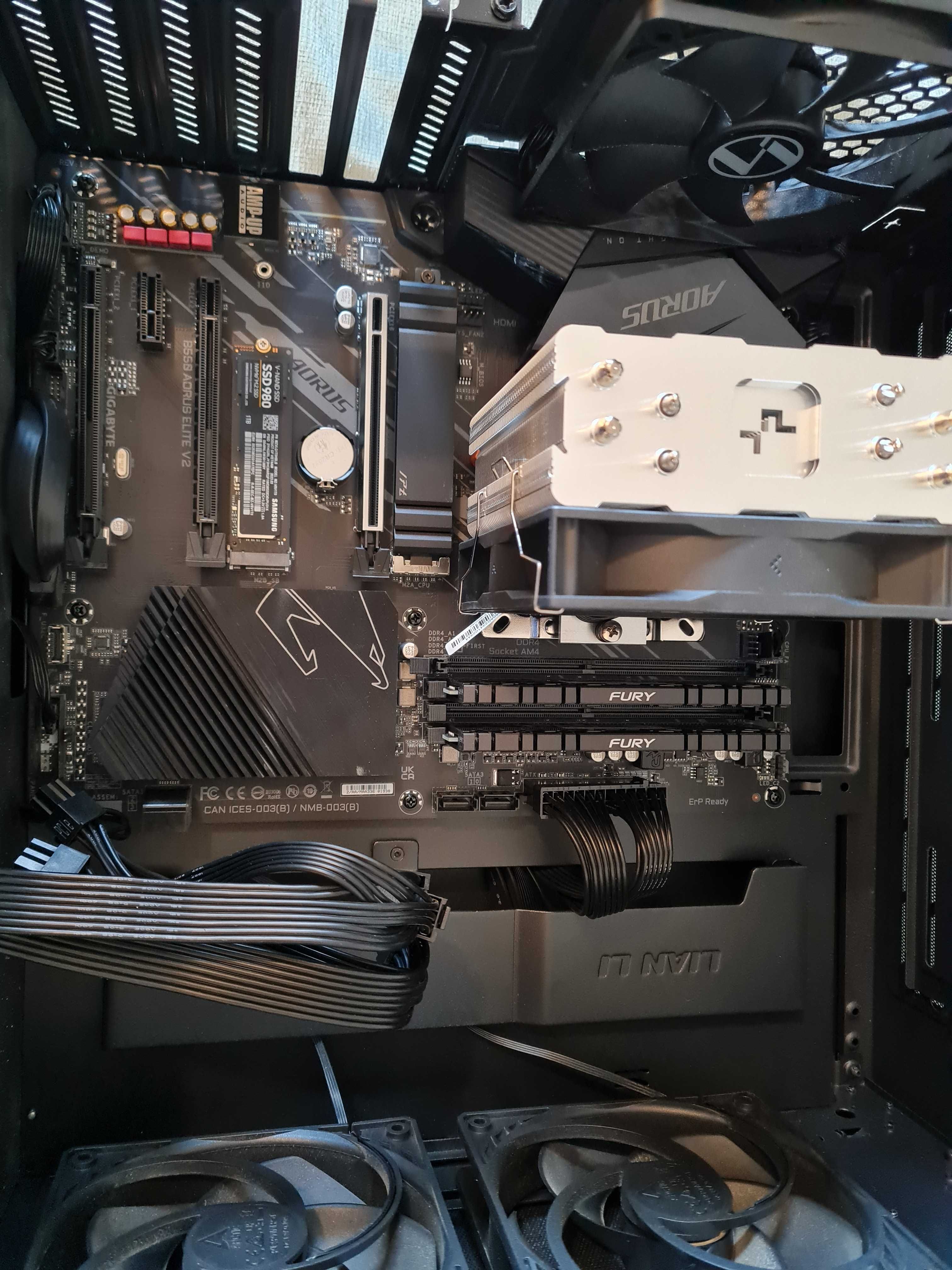PC AMD Ryzen 5 5600X/B550/32GB/1.5TB s/ gráfica