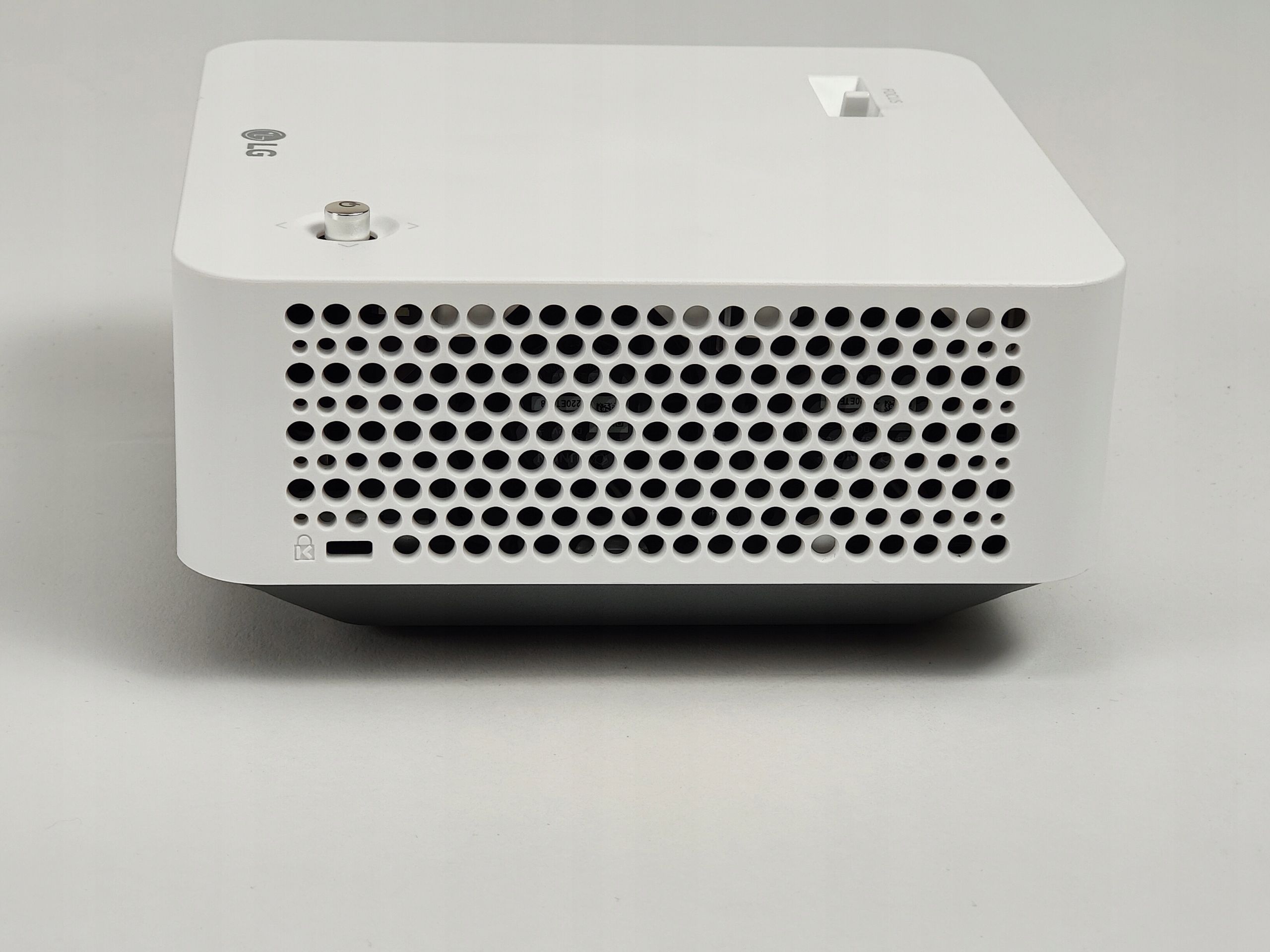 Projektor DLP LG Electronics CineBeam PF510Q - biały
