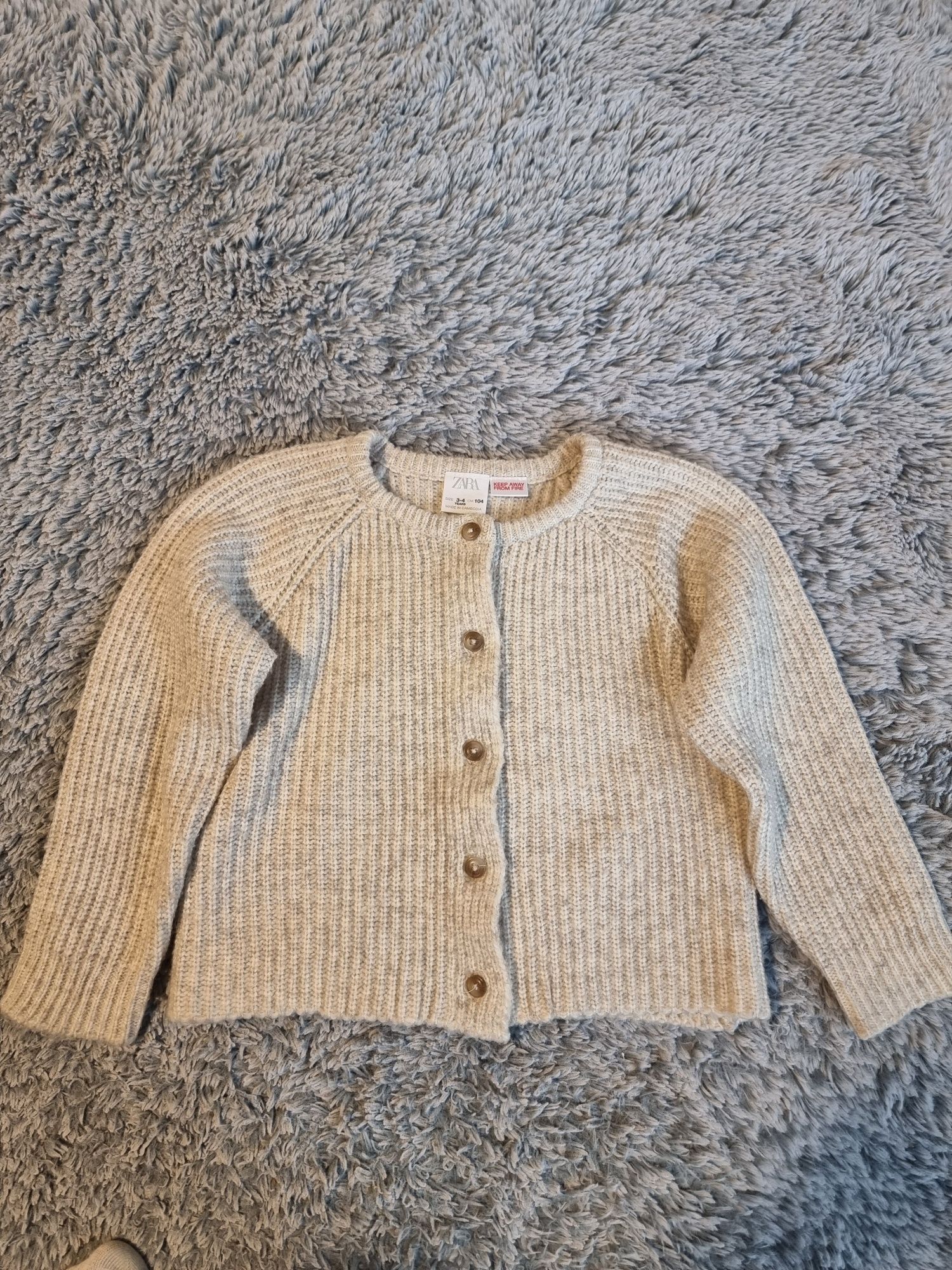 Sweterek Zara dla dziewczynki