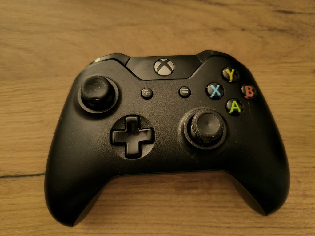 Xbox One X 1TB + Orginalny Pad