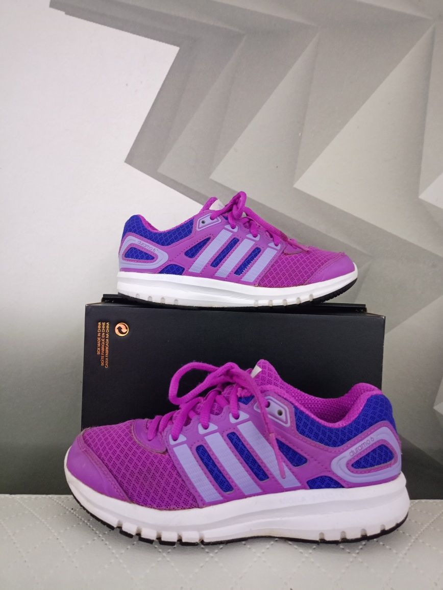 Buty sportowe Adidas rozmiar 33 dla dziewczynki.