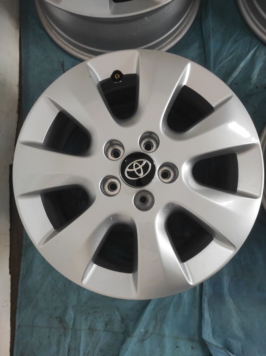 490 Felgi aluminiowe TOYOTA PROACE R 16 5x108 otwór 65 mm NOWE
