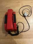 Czerwony telefon stacjonarny PRL