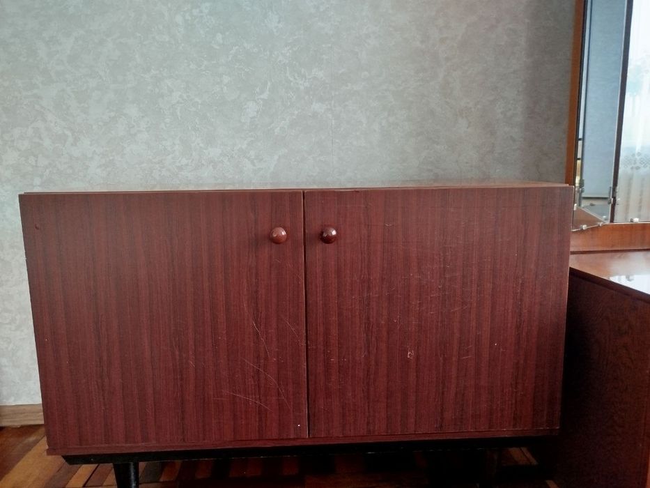 Продам тумбочку.