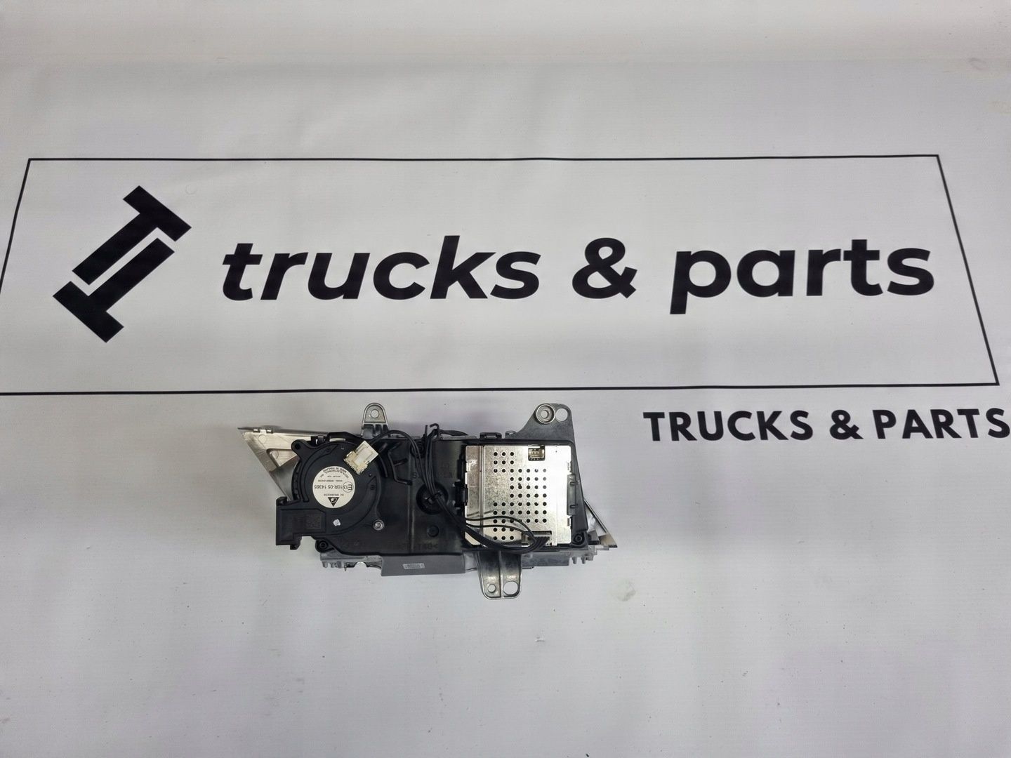 LAMPA REFLEKTOR LED PRAWY VOLVO FH 5