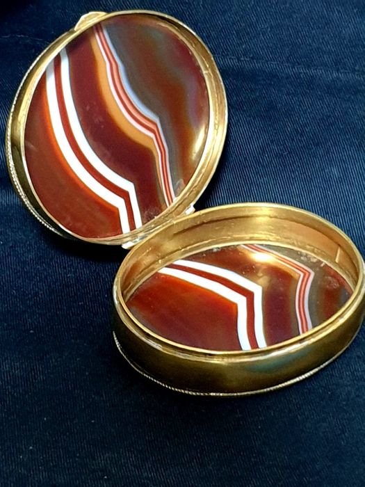 Maravilhosa antiga caixa de rapé francesa com pedra Ágata