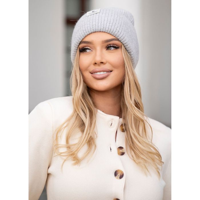 szara, zimowa czapka damska beanie z logo marki - peterson