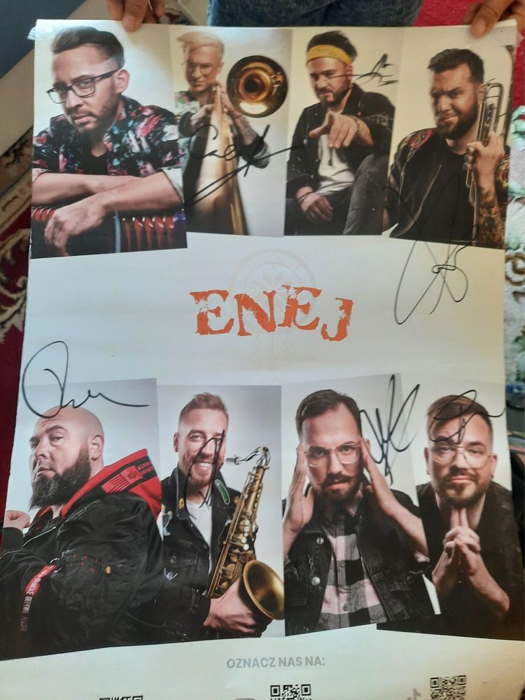 Plakat ENEJ 50×70 cm z autografami – unikatowy gadżet kolekcjonerski!
