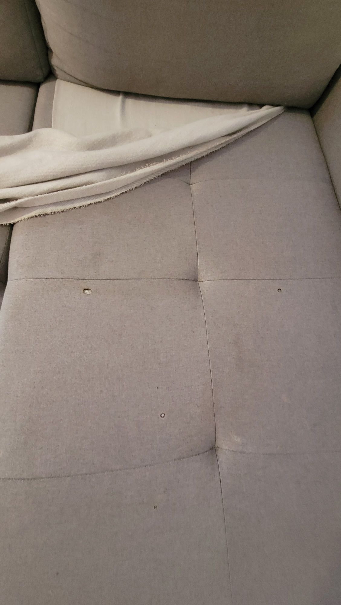 Sofá cama c arrumação e puffs
