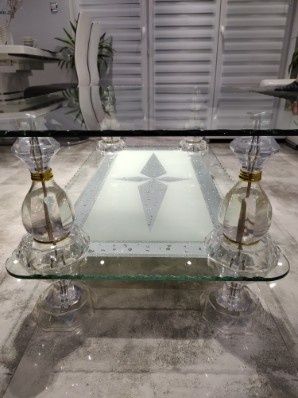 Szklany stół do salonu