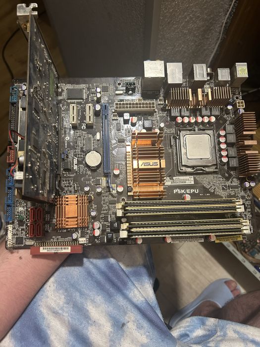 ASUS P5K/EPU + Xeon E5450 + 8GB DDR2 OCZ + Radeon HD 4650