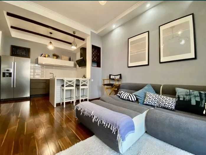 Стильна 2-кімнатна квартира в Аркадії, всього за 5 хвилин від моря