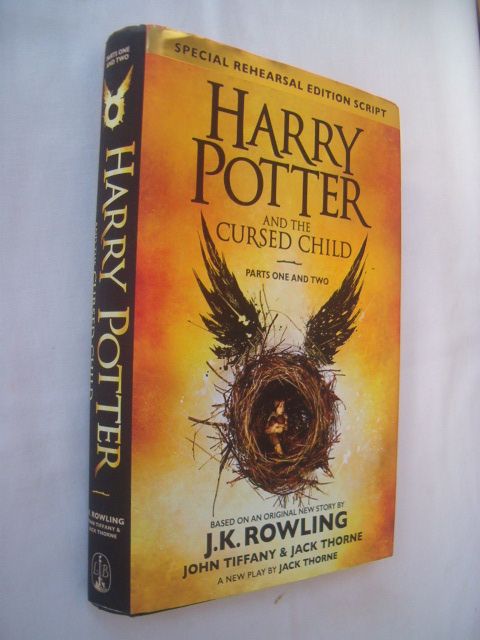 Livro Harry Potter and The Cursed Child