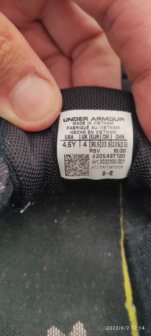 Buty sportowe dla chłopca Under Armour rozmiar 36, 5