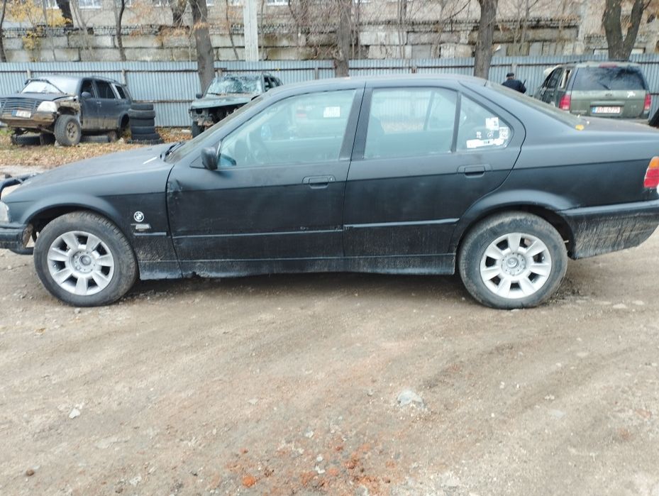 Продам BMW E36 на полном ходу сел и поехал