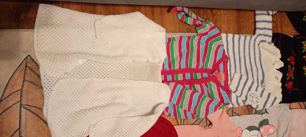 Zestaw bluz i sweterków dla dziewczynki 92