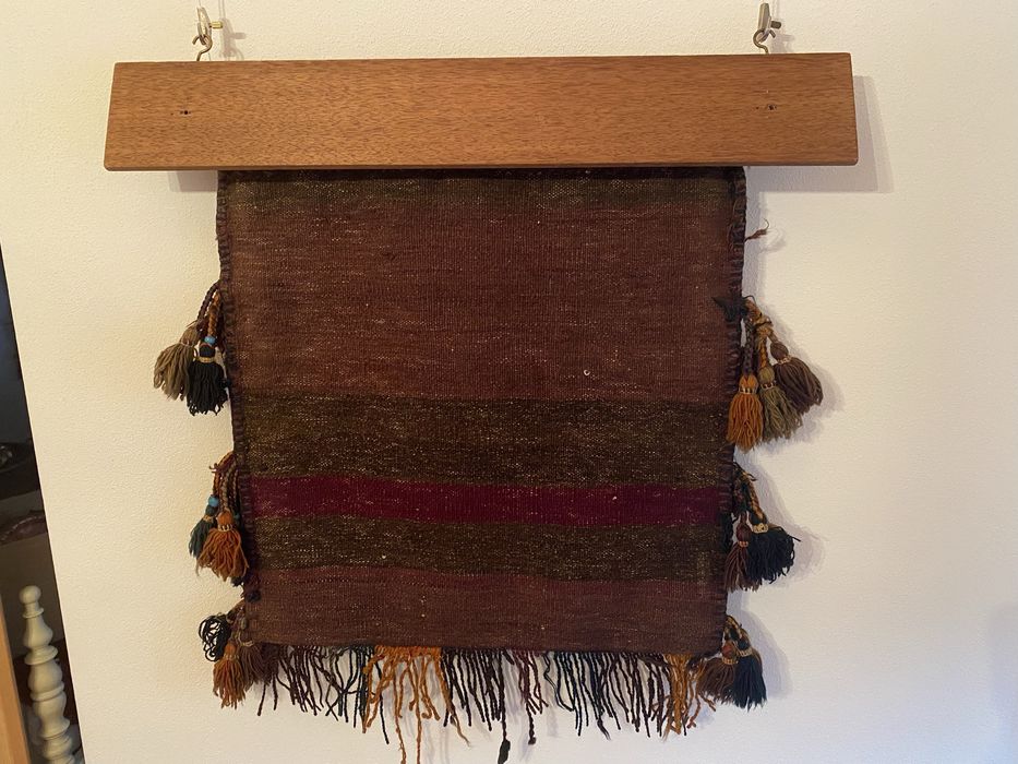 Bolsa de sela persa de fabrico manual e estrutura fixação