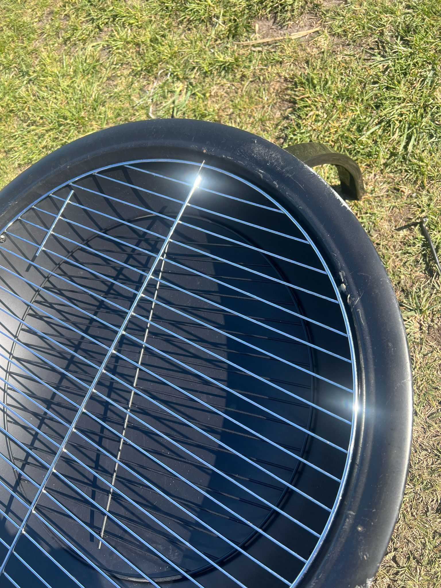 Grill palenisko z pokrowcem 
z lekkimi otarciami