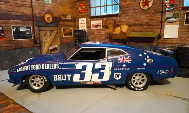 1:18 AutoArt Ford Falcon XB GT Racing Car "Brut 33" Allan Moffat