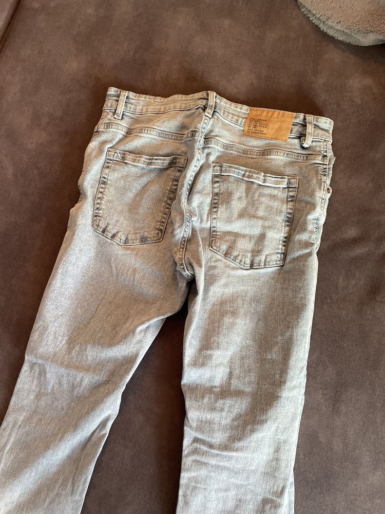 Spodnie jeansowe Pull Bear rozmiar 32 stan bardzo dobry
