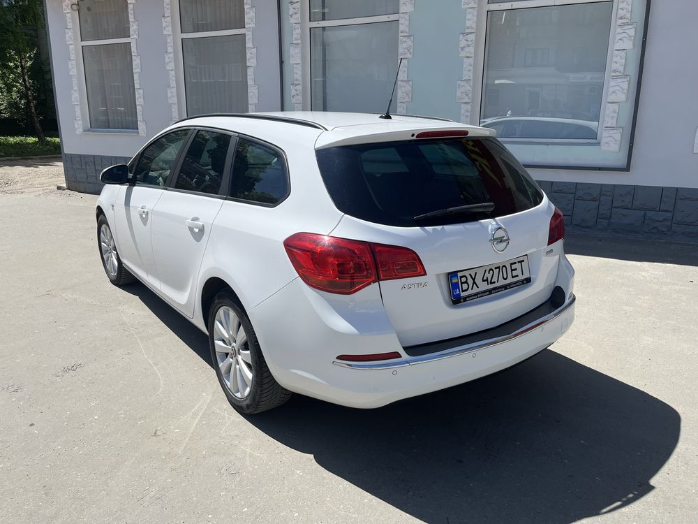 Продам Opel Astra J 2015 1.6 дизель