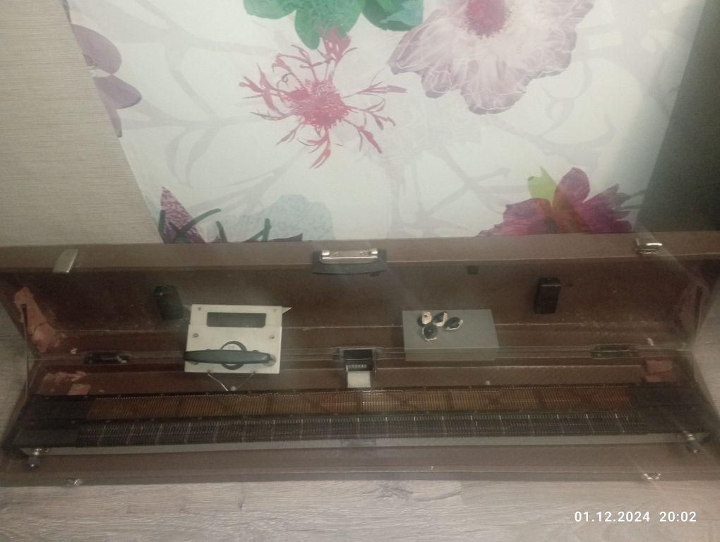 Продам в'язальну машину "Нева-2"