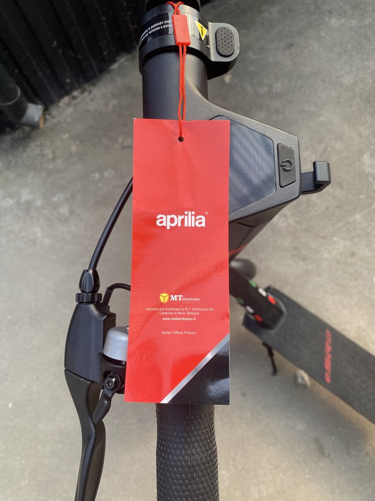 Електросамокат Aprilia eSR2 350W