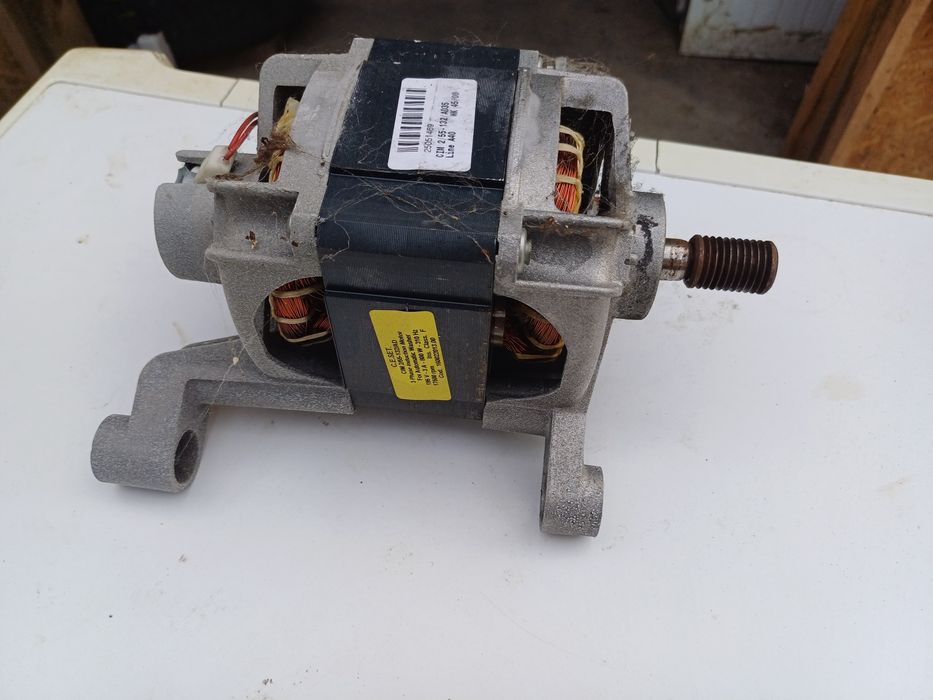 Пральна машинка Арістон AQM8D