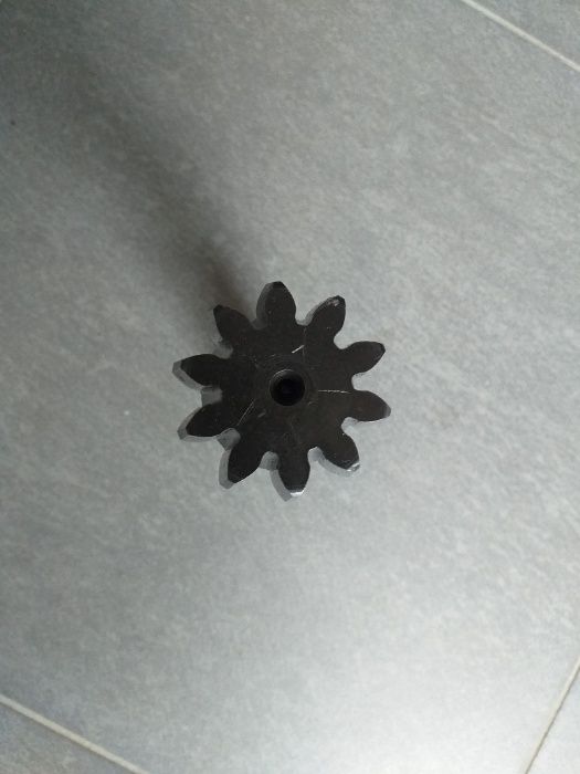 Wałek napędu przekładni zgrabiarki Z10 CLAAS LINER
