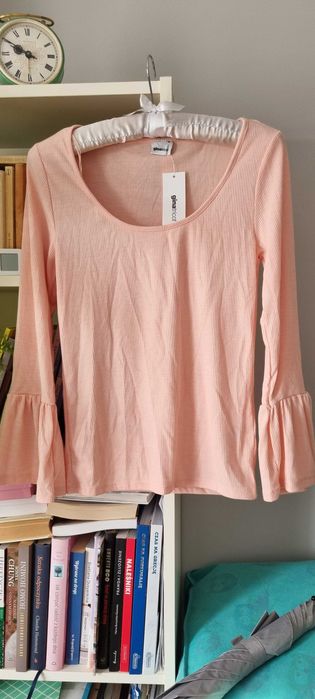 Nowa bluzka Gina Tricot S na M  wiskoza 31%  3/4 rękaw  falbany