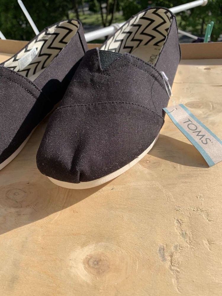Новые тканевые  туфли мокасины Toms
