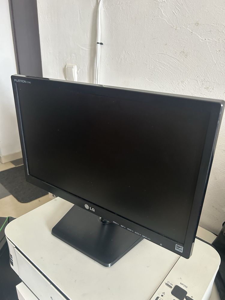 Продам комʼютер з монітором lg