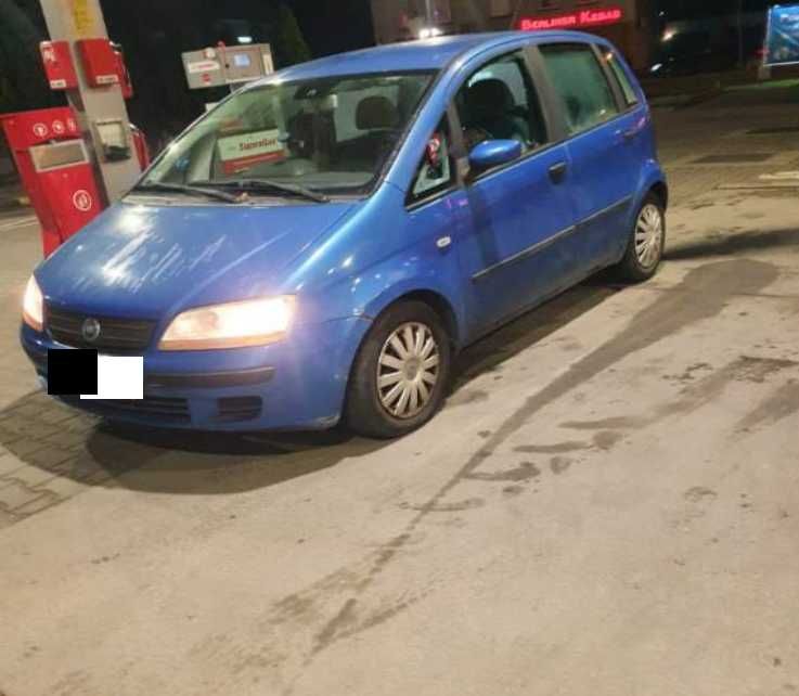 Fiat Idea 1.9 jtd 5 drzwi, kolor niebieski przeznaczony na części